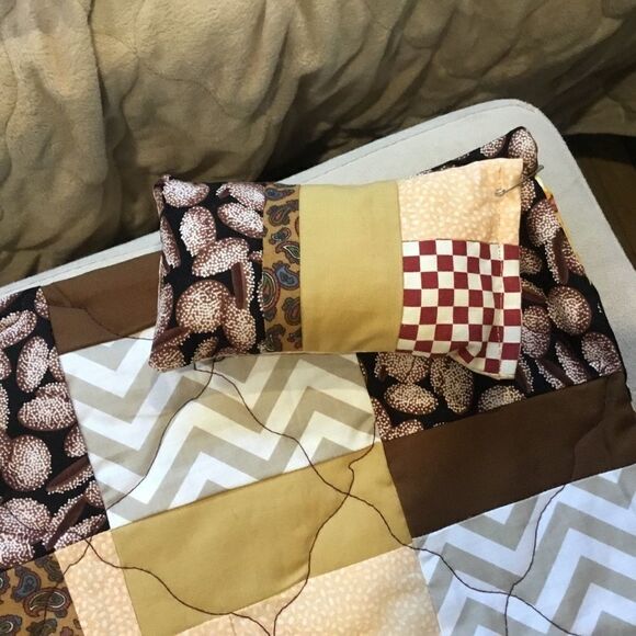 NWT. Hand Crafted Stuffed Animal Quilt Browns - Picture 4 of 6